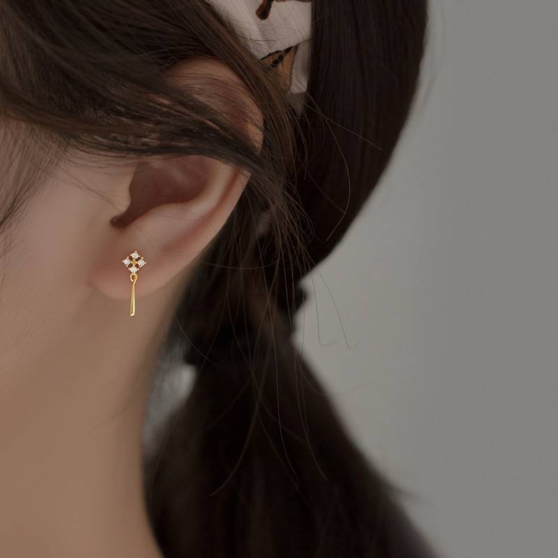 Stunning Earring for Daily Wear
