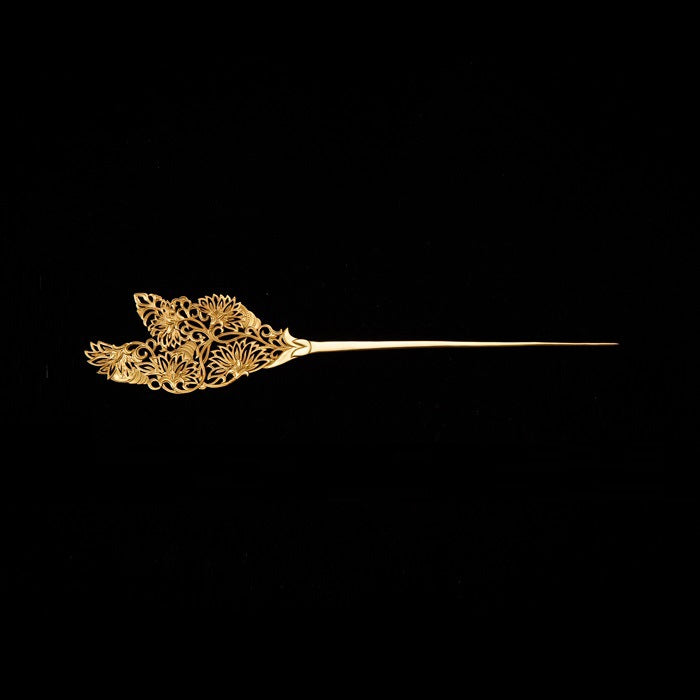Elegant Gold Piece for Every Occasion