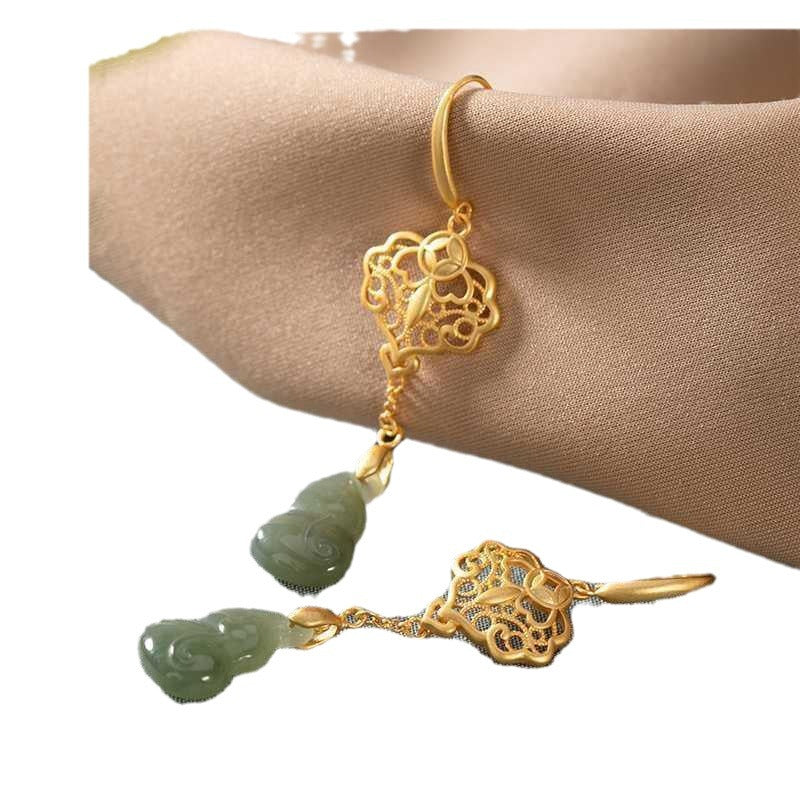 Classic Gold Earring with Timeless Appeal