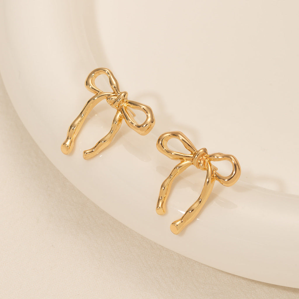 Romantic Gold Earring for Special Moments