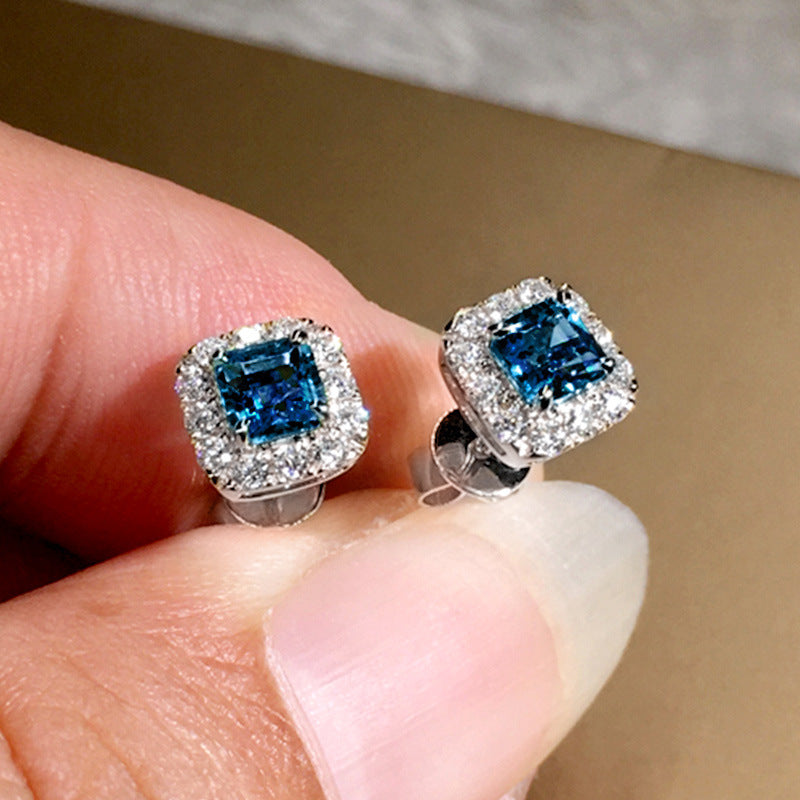 Charming Earring for Any Occasion