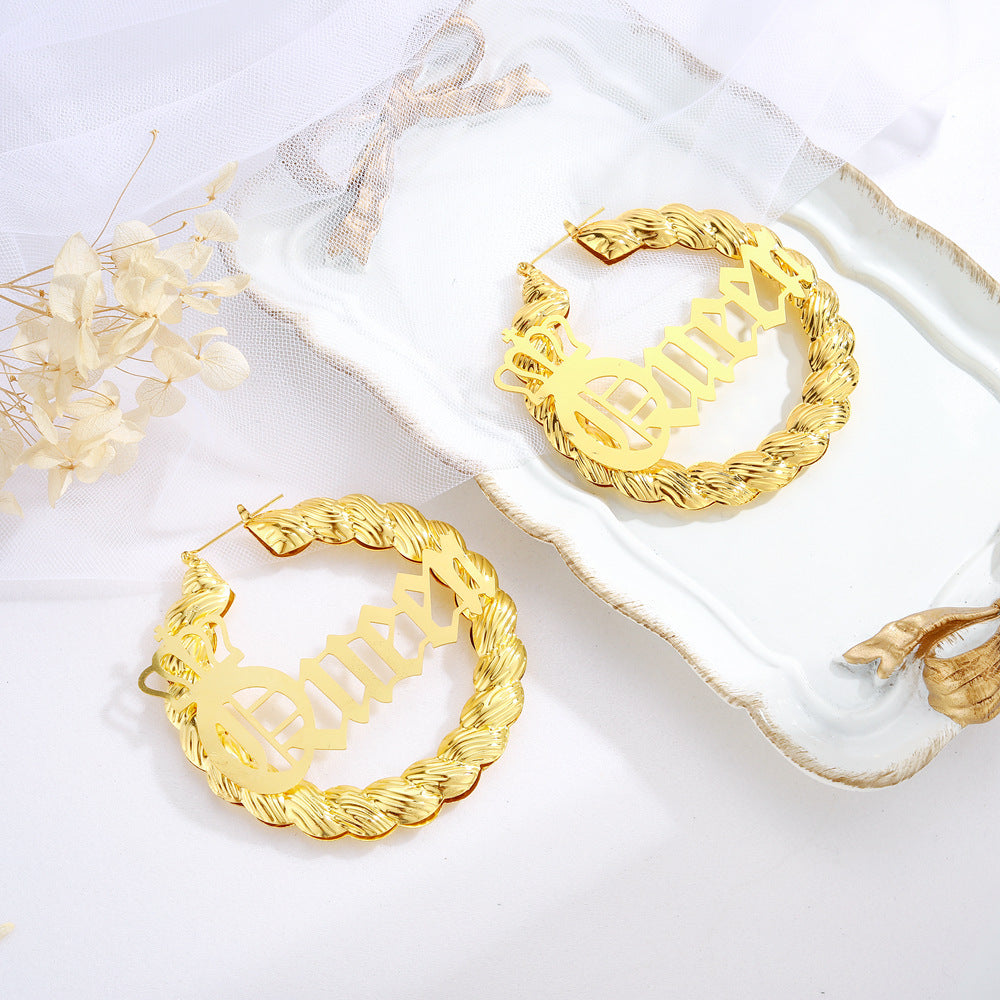Charming Gold Earring for Any Occasion