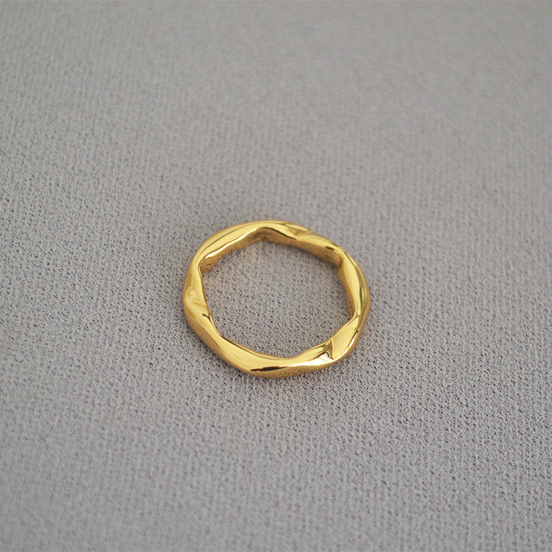 Classic Gold Ring with Timeless Appeal
