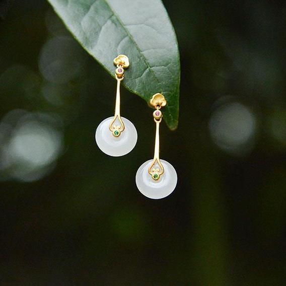 Charming Silver Earring for Any Occasion