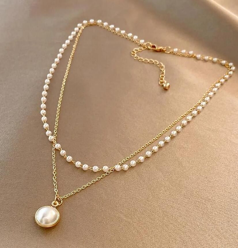 Classic Pearl Necklace with Timeless Appeal