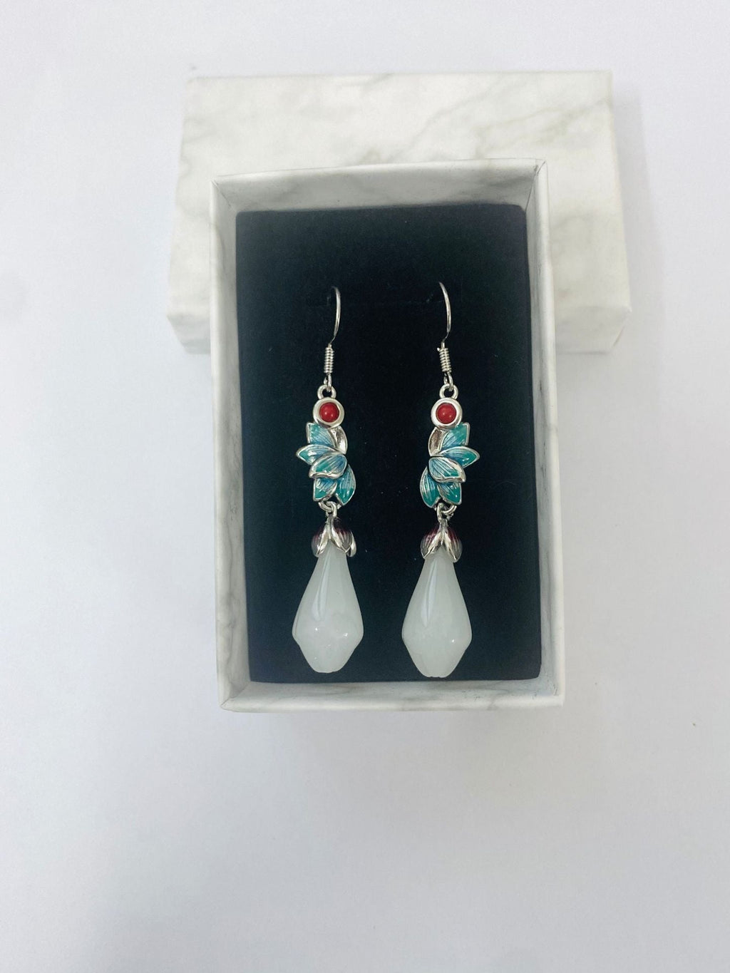 Classic Gold Earring with Timeless Appeal