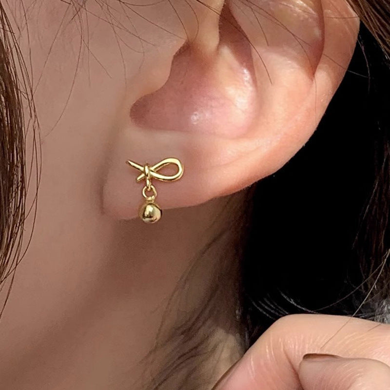Romantic Gold Earring for Special Moments