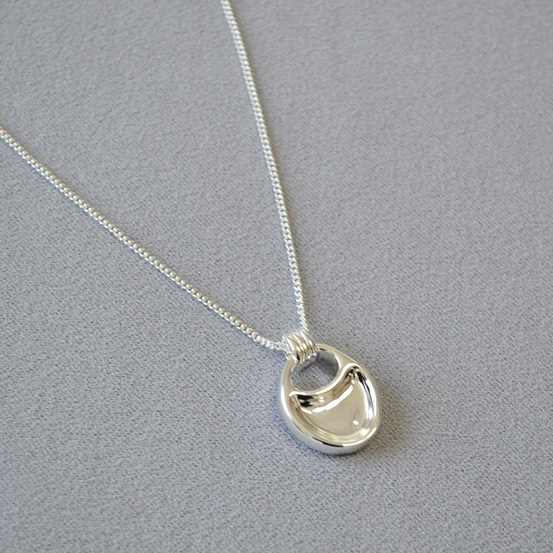 Classic Silver Necklace with Timeless Appeal