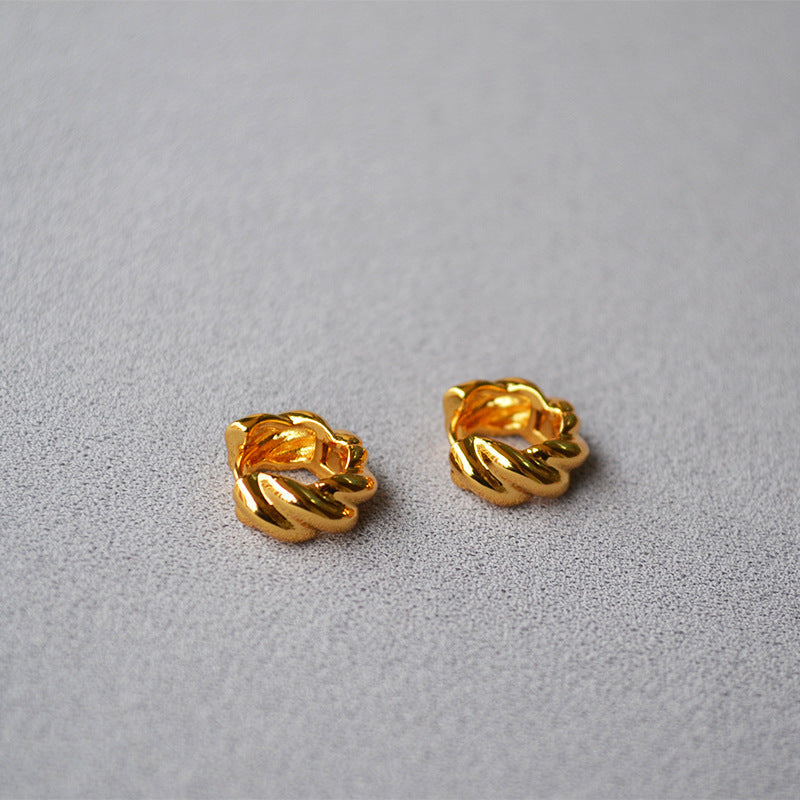 Romantic Gold Earring for Special Moments