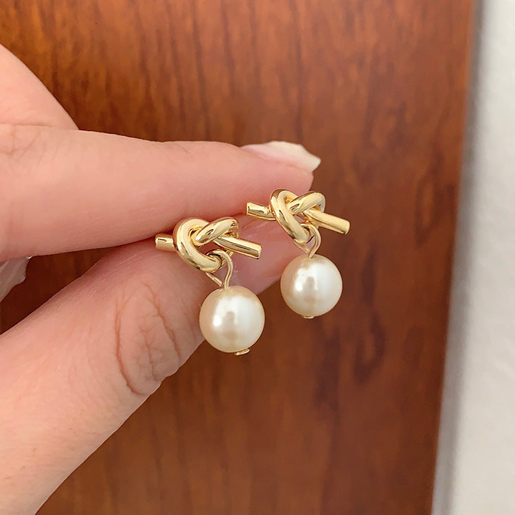 Charming Pearl Earring for Any Occasion