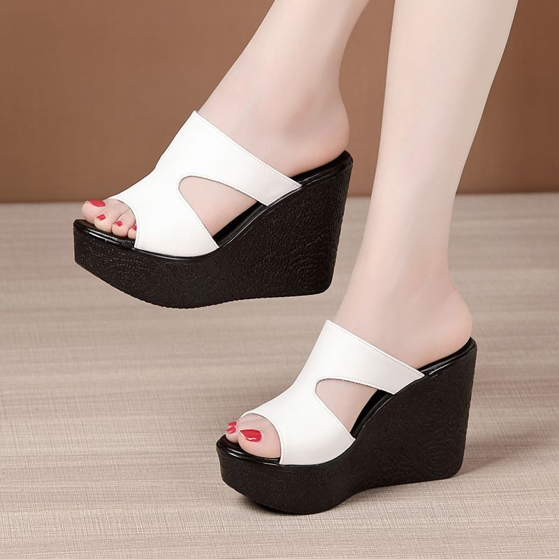 Chic Orthopedic Sandals with Unique Design
