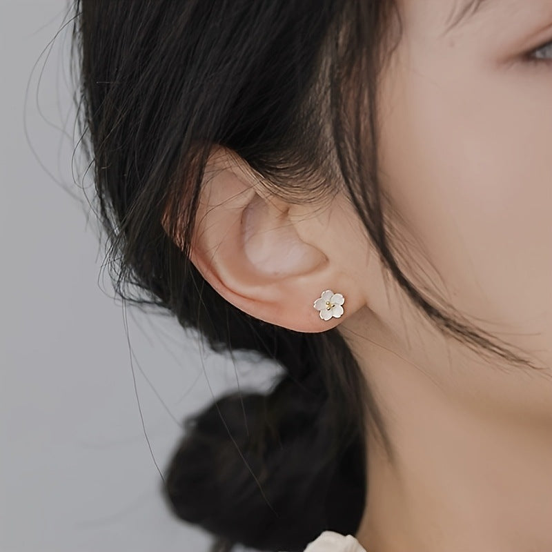Charming Silver Earring for Any Occasion
