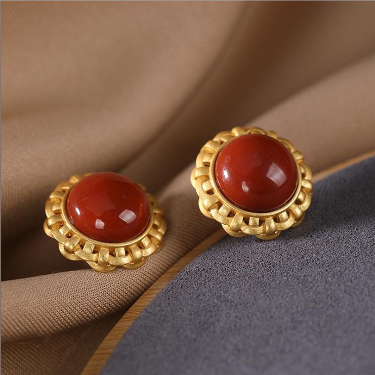 Charming Gold Earring for Any Occasion