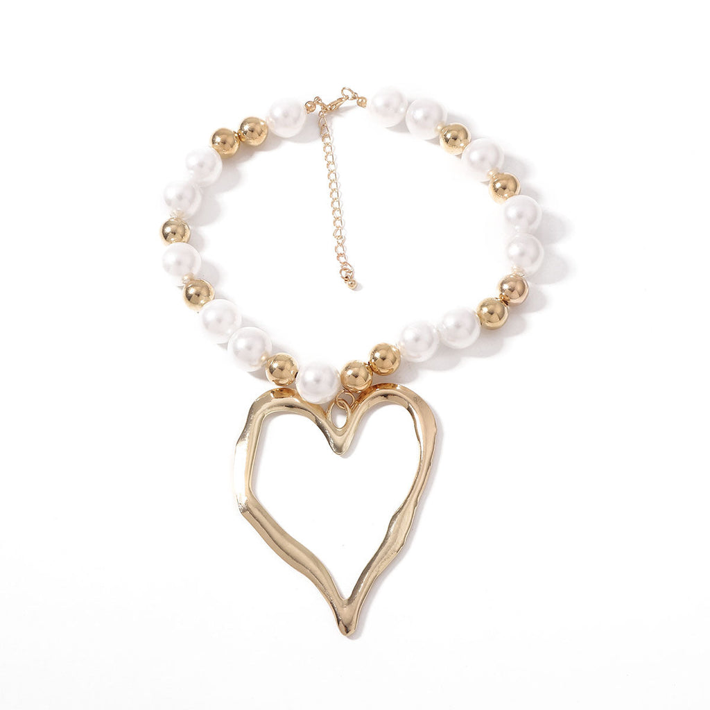 Classic Pearl Necklace with Timeless Appeal