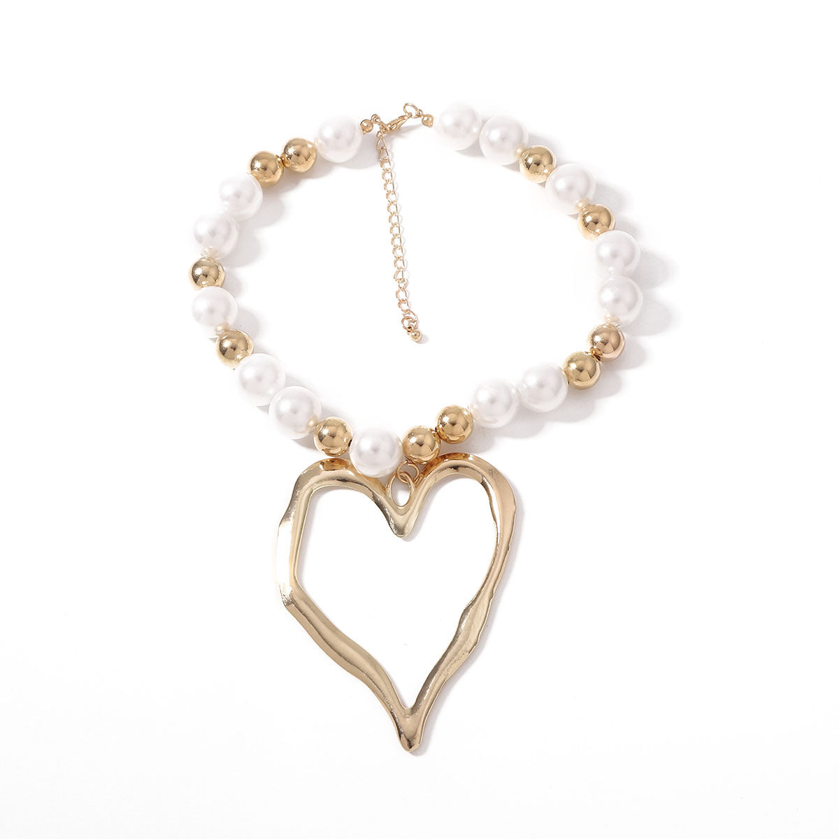 Classic Pearl Necklace with Timeless Appeal