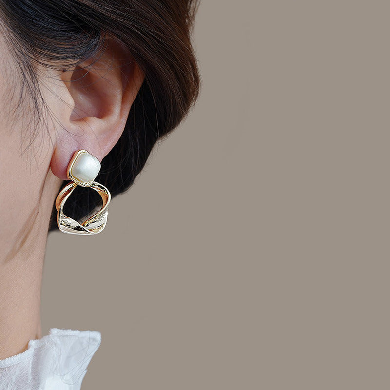 Charming Earring for Any Occasion