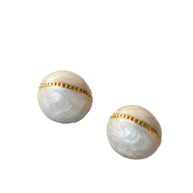 Romantic Gold Earring for Special Moments