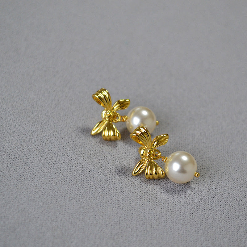 Classic Gold Earring with Timeless Appeal
