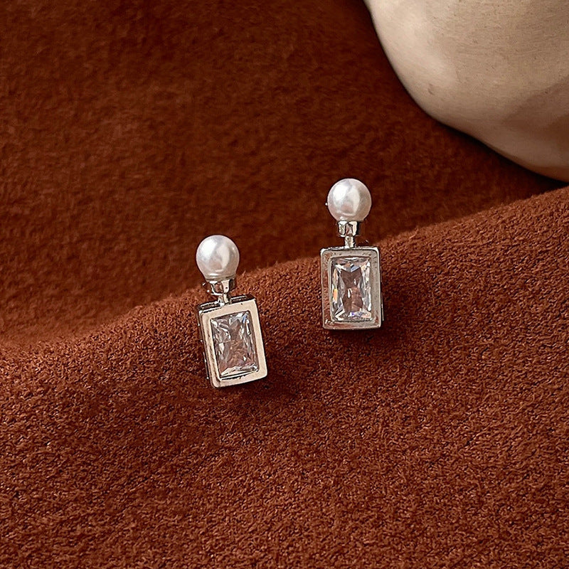 Romantic Pearl Earring for Special Moments