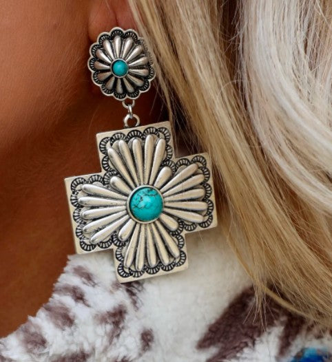 Charming Earring for Any Occasion