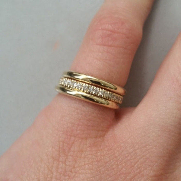 Classic Gold Ring with Timeless Appeal