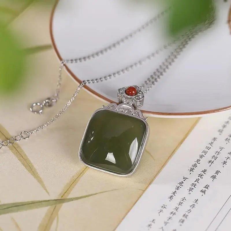 Classic Gold Necklace with Timeless Appeal