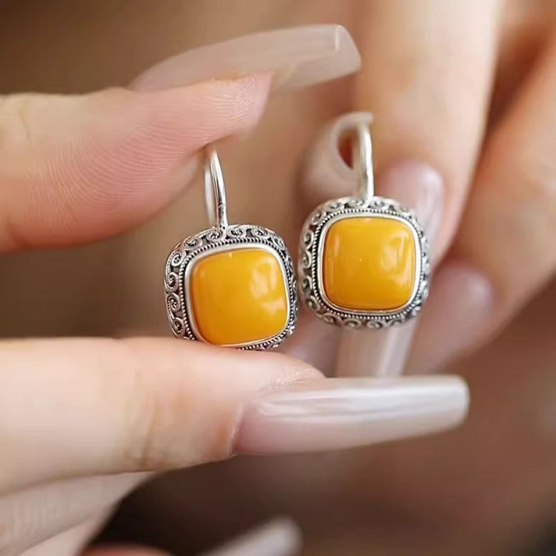 Charming Earring for Any Occasion