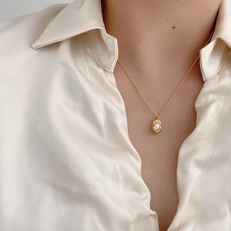 Classic Pearl Necklace with Timeless Appeal