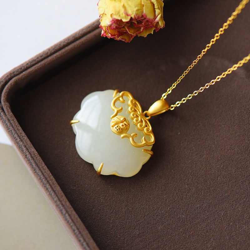 Romantic Gold Necklace for Special Moments
