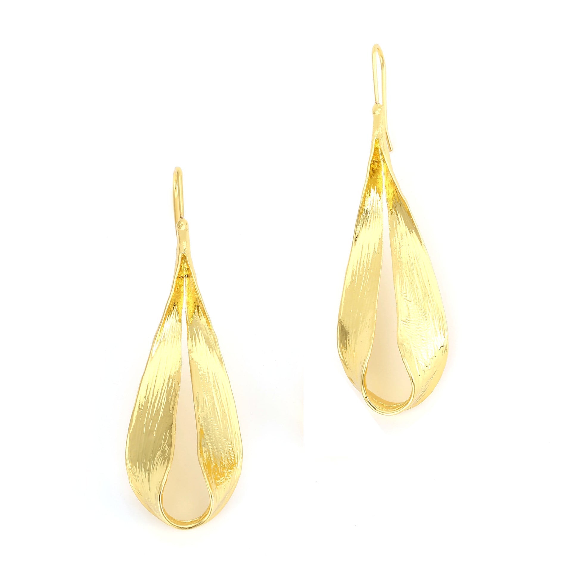 Romantic Gold Earring for Special Moments