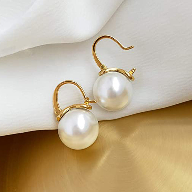 Classic Pearl Earring with Timeless Appeal