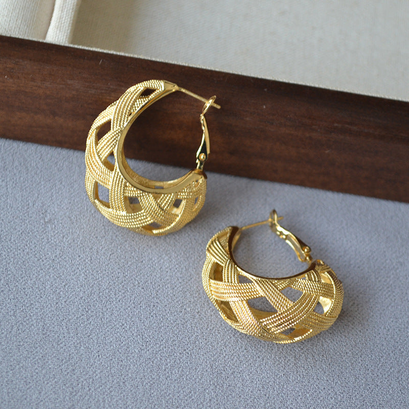 Elegant Gold Earring for Every Occasion
