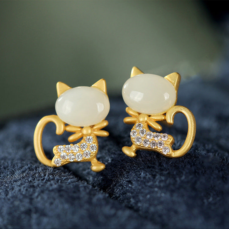 Classic Gold Earring with Timeless Appeal