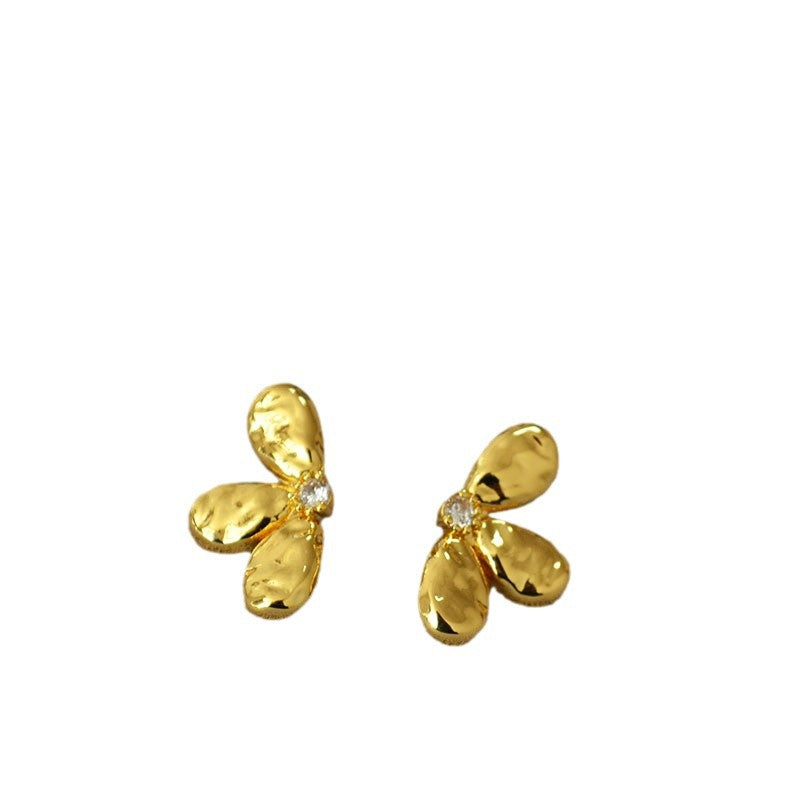 Charming Gold Earring for Any Occasion
