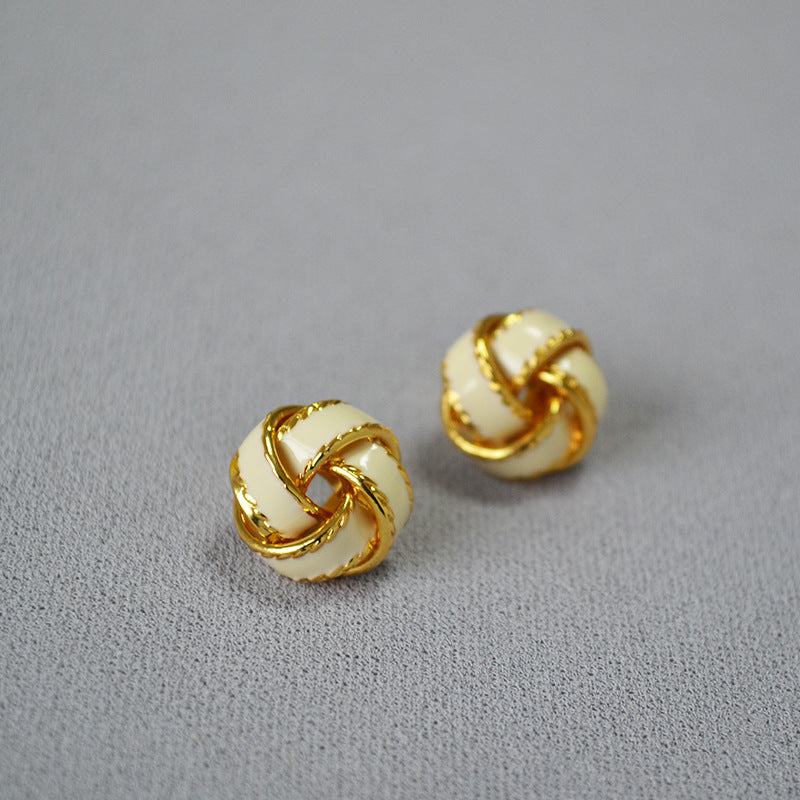 Beautiful Gold Earring with Unique Style
