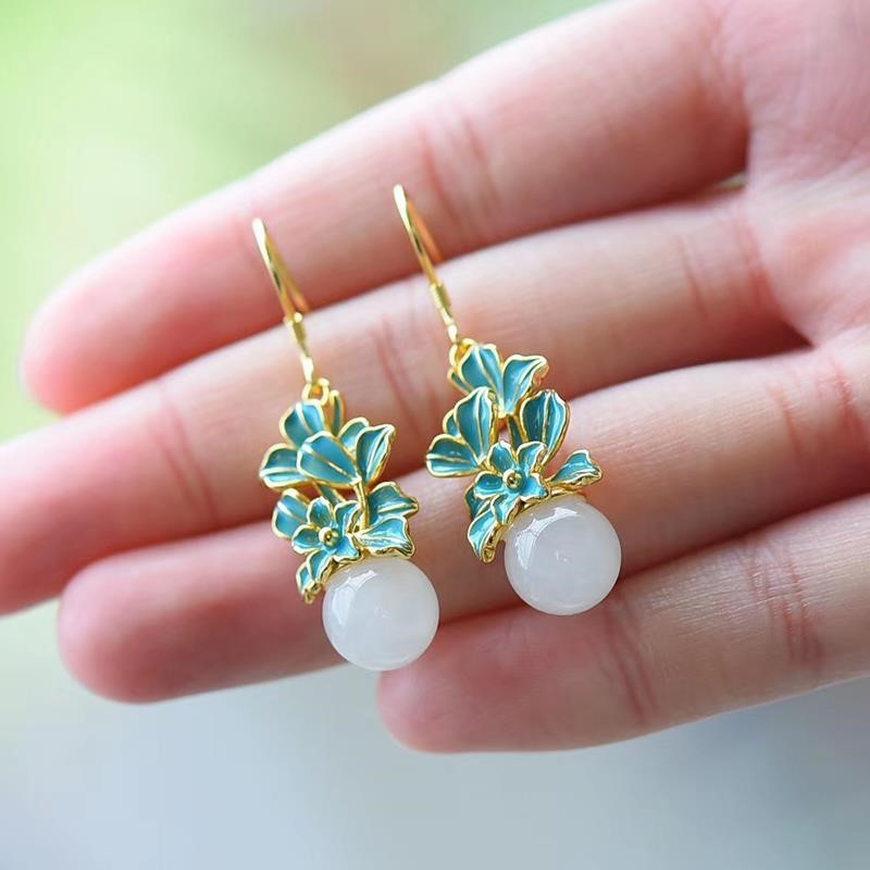 Beautiful Silver Earring with Unique Style