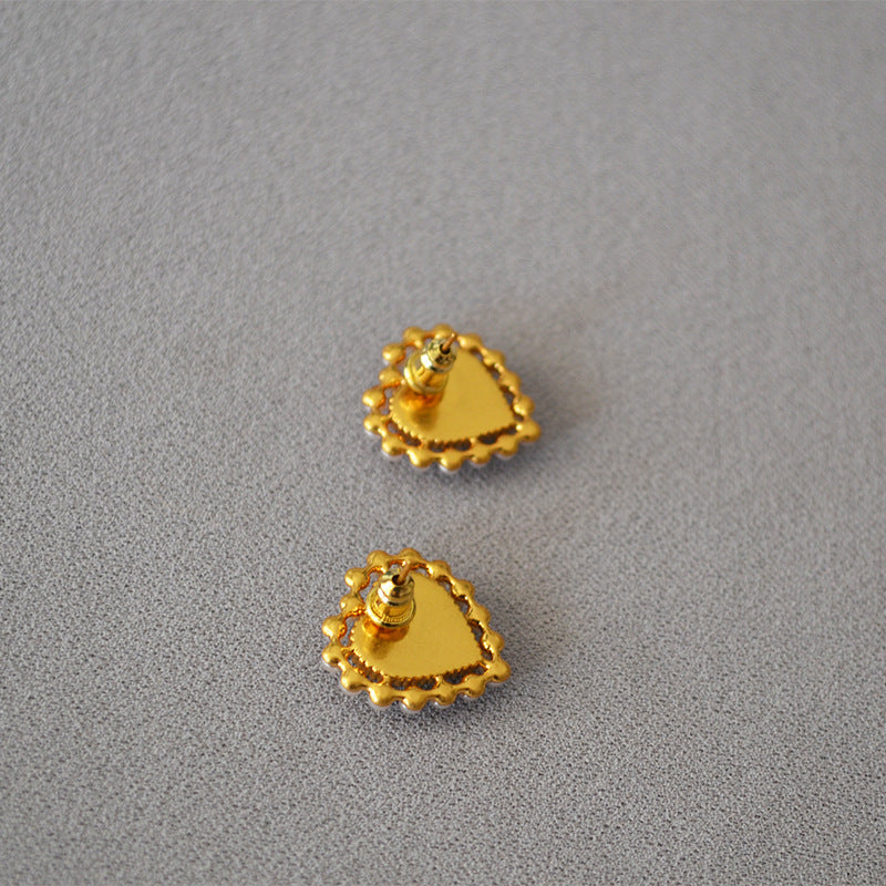 Charming Silver Earring for Any Occasion