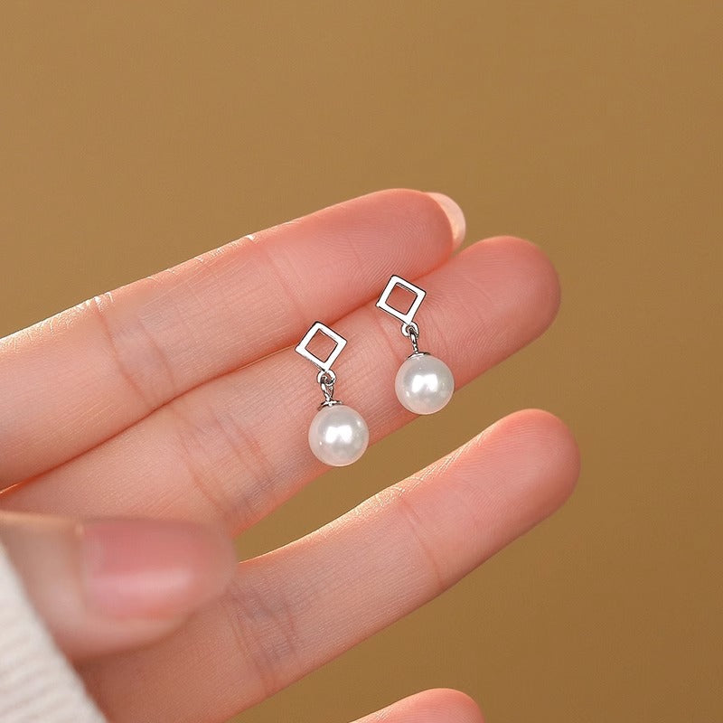 Classic Pearl Earring with Timeless Appeal
