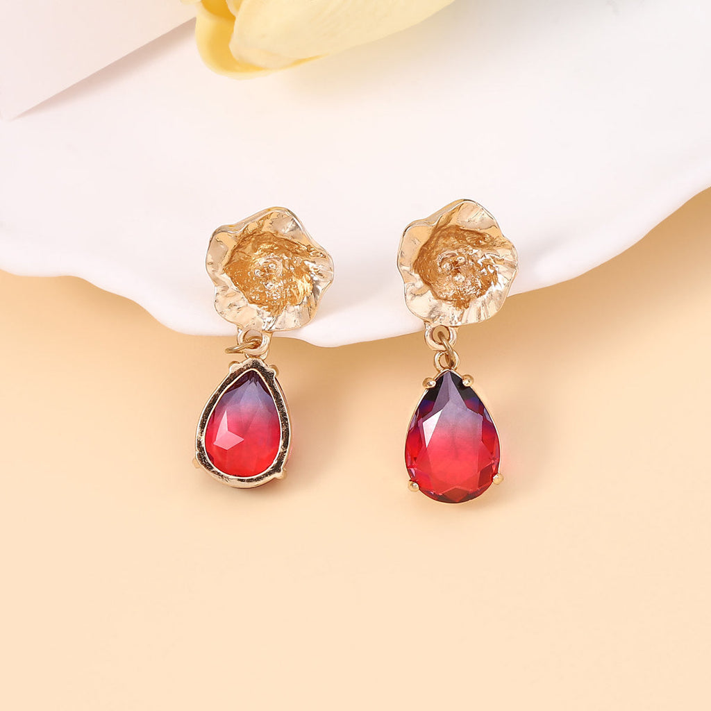 Elegant Gold Earring for Every Occasion