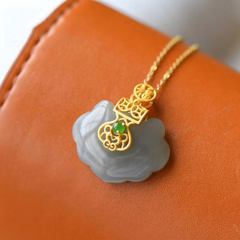 Classic Silver Necklace with Timeless Appeal