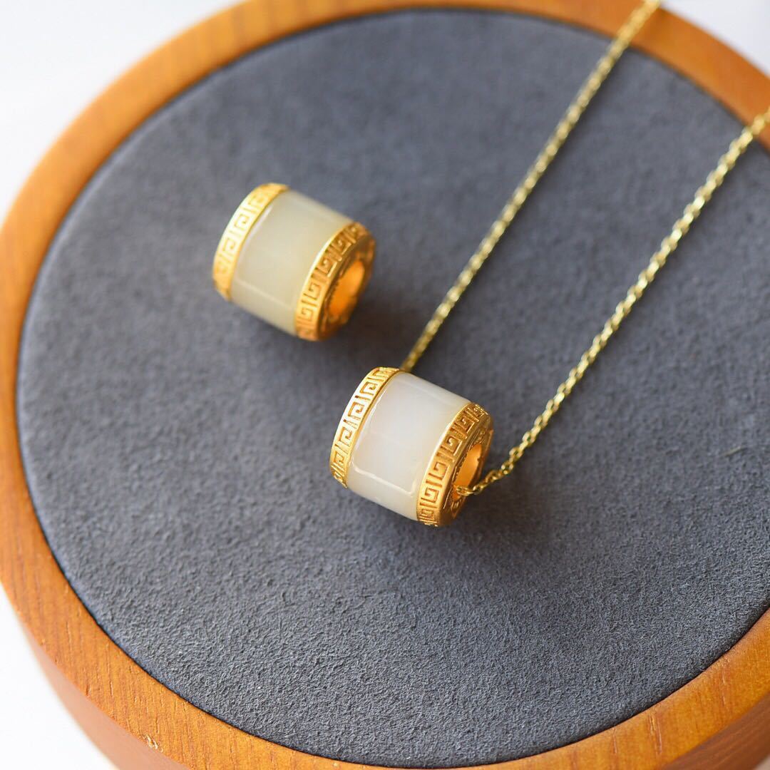 Charming Silver Necklace for Any Occasion