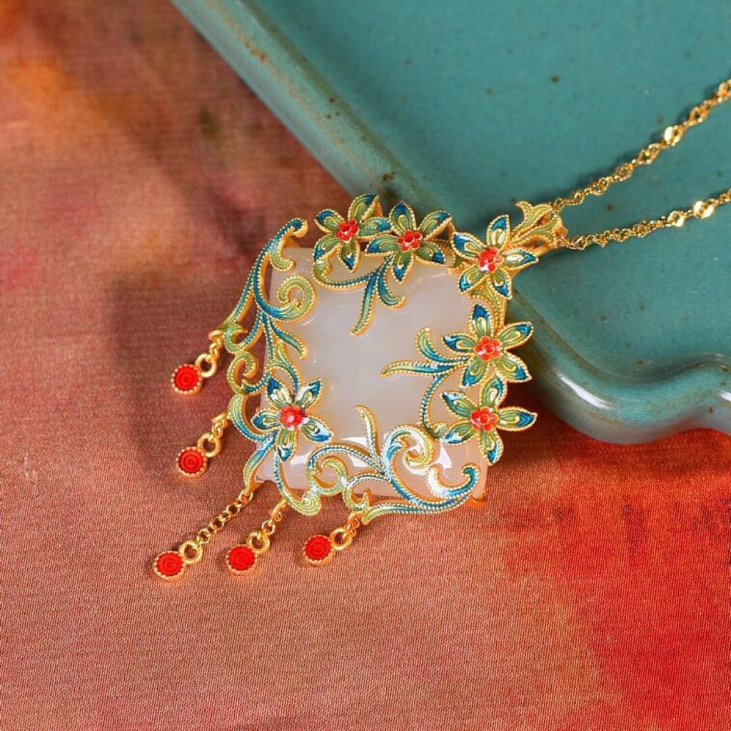 Elegant Gold Pendant for Every Occasion