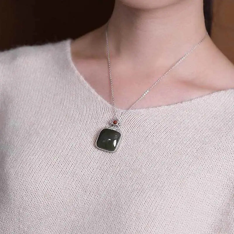 Classic Gold Necklace with Timeless Appeal