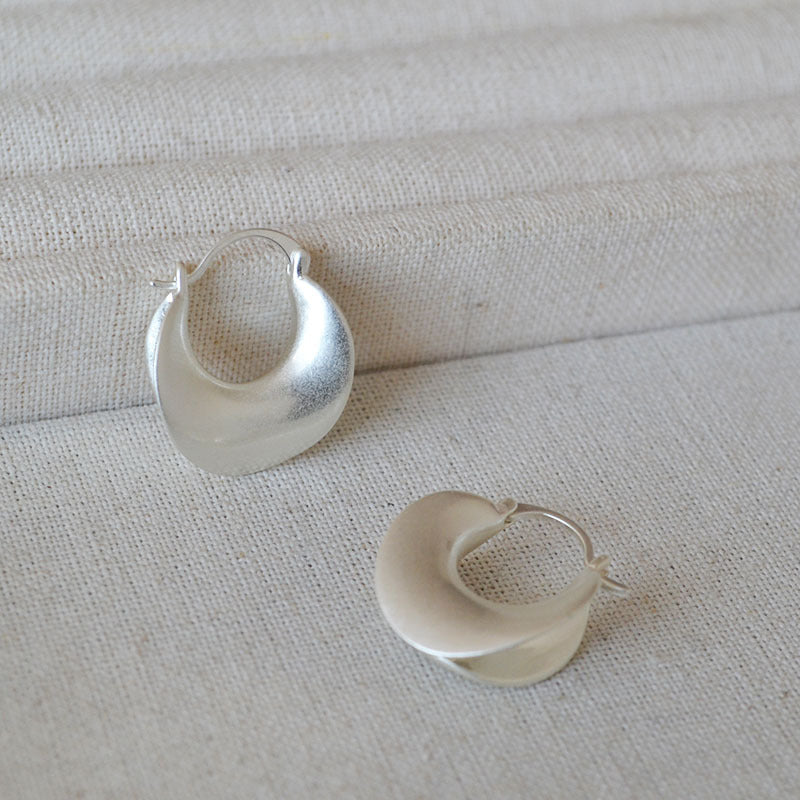 Classic Gold Earring with Timeless Appeal