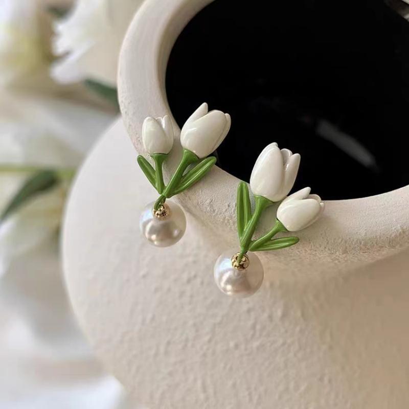 Stunning Pearl Earring for Daily Wear