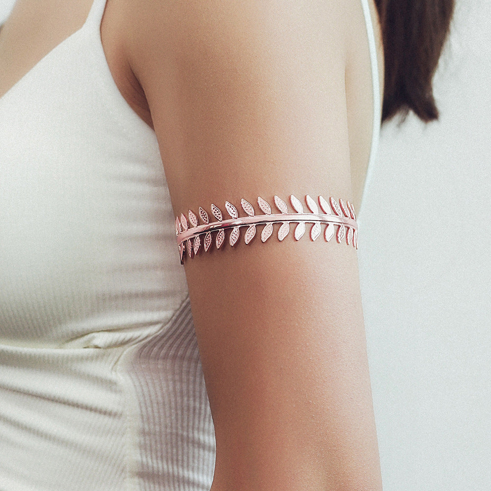 Classic Gold Bracelet with Timeless Appeal