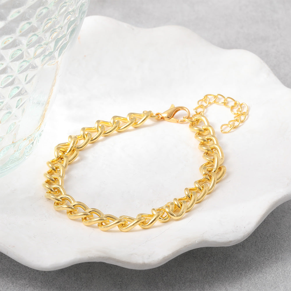 Romantic Gold Bracelet for Special Moments
