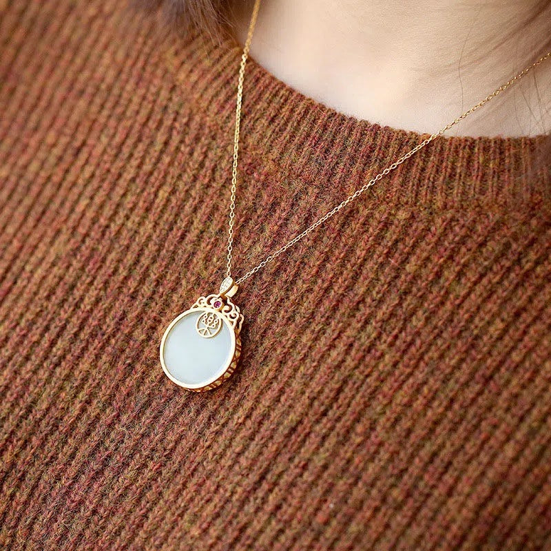 Romantic Silver Necklace for Special Moments