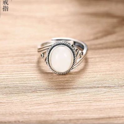 Charming Silver Ring for Any Occasion