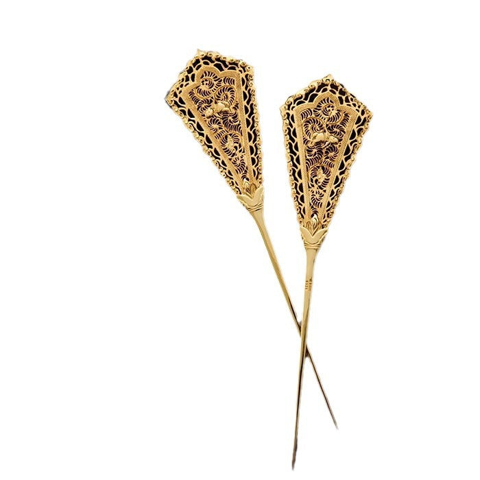 Elegant Gold Piece for Every Occasion
